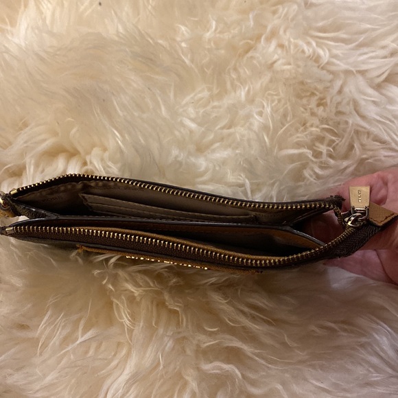 Michael Kors wallet/ wristlet EUC - Picture 9 of 9